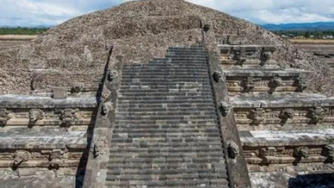 “连续四年全国农村人均收入增速，脱贫县领先于全国平均水平”