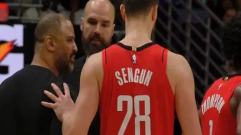 香港金牛篮球俱乐部中锋巴尔文因伤离队，捷克籍球员加盟受阻