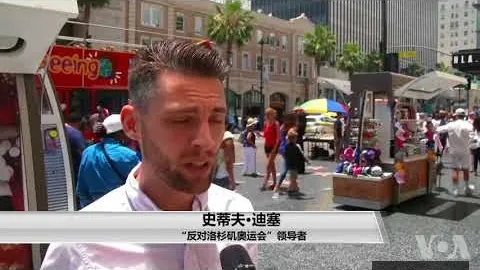 “舞动擂台：格斗英雄翩翩起舞，观众惊呼不已！”